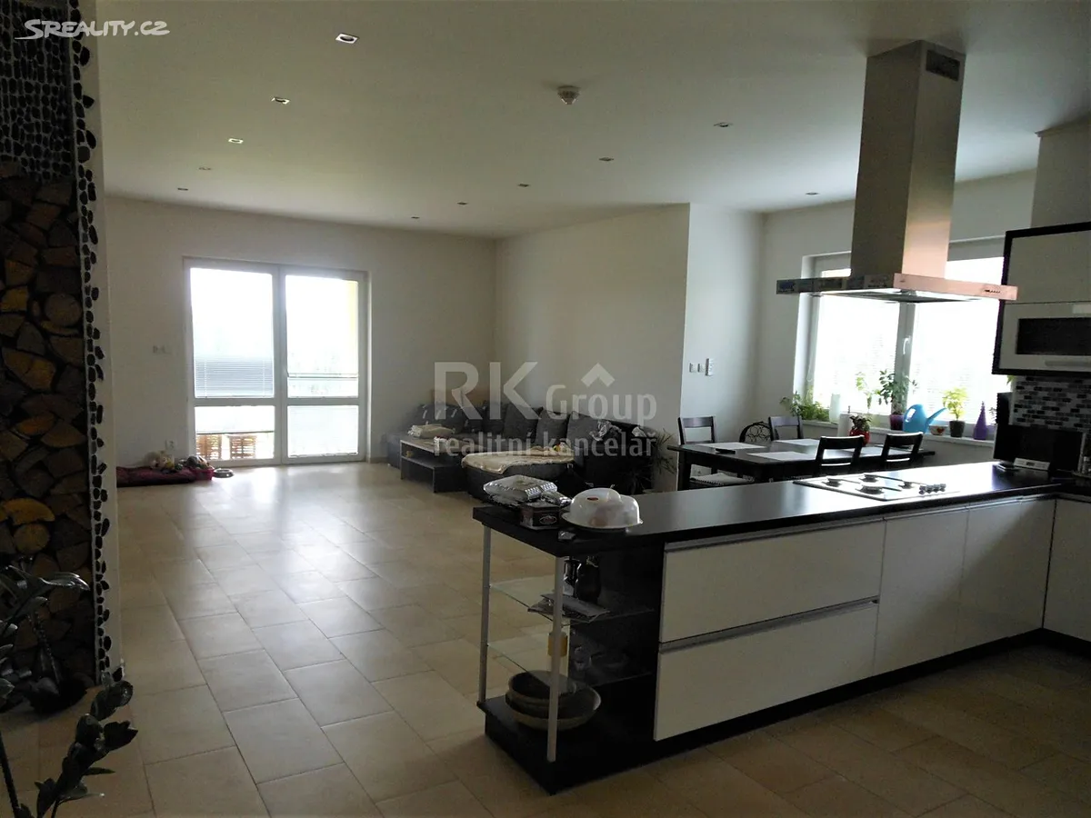 Pronájem rodinného domu 161 m², pozemek 671 m² – pohled 4
