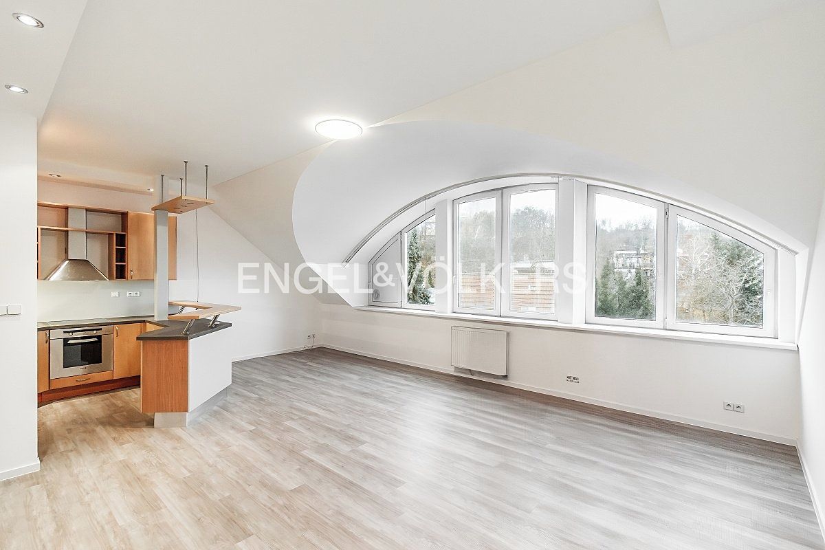 Pronájem bytu 3+kk 93 m²