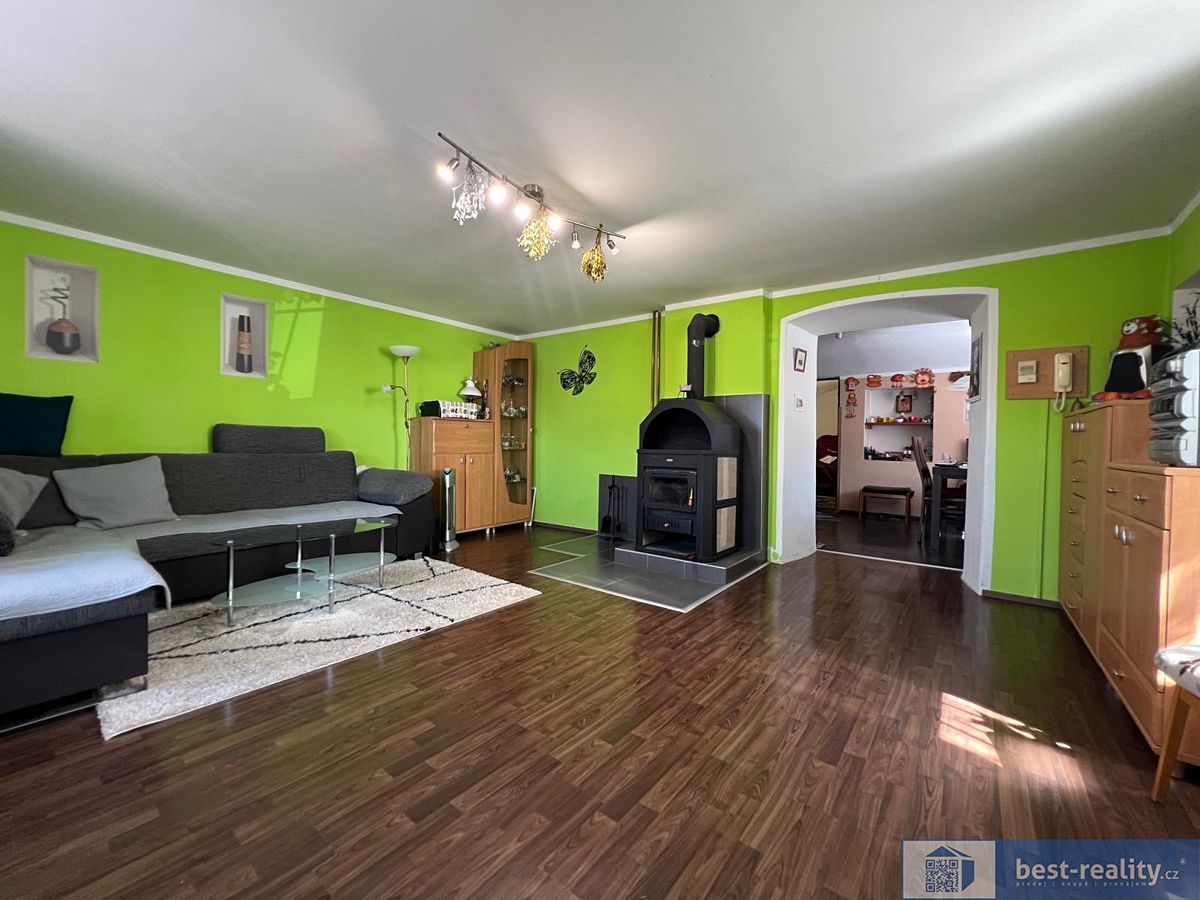 Prodej rodinného domu 270 m², pozemek 1072 m² – fotografie 4
