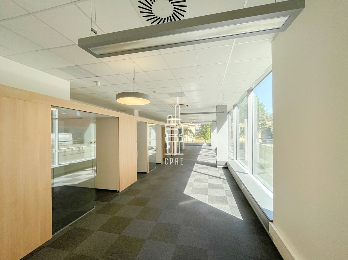 Pronájem kanceláře 193 m² – fotografie 2
