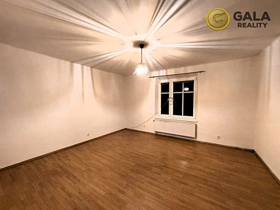 Pronájem bytu 2+1, 65 m² (2 z 7)