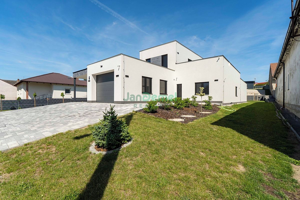 Prodej rodinného domu 199 m², pozemek 1598 m² – fotografie 5