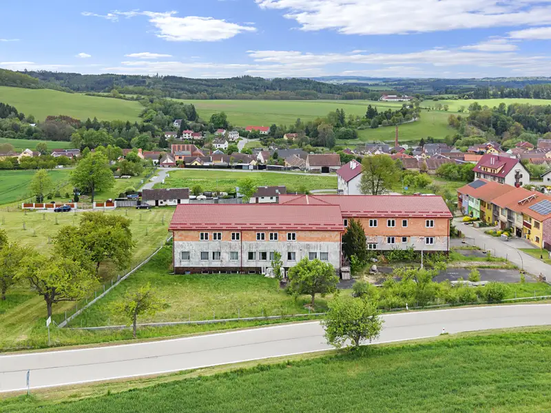 Prodej činžovního domu 1650 m², Staré Hobzí – náhled fotky 2