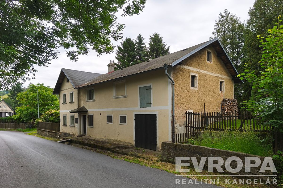 Prodej rodinného domu 203 m², pozemek 1175 m² – fotografie 2