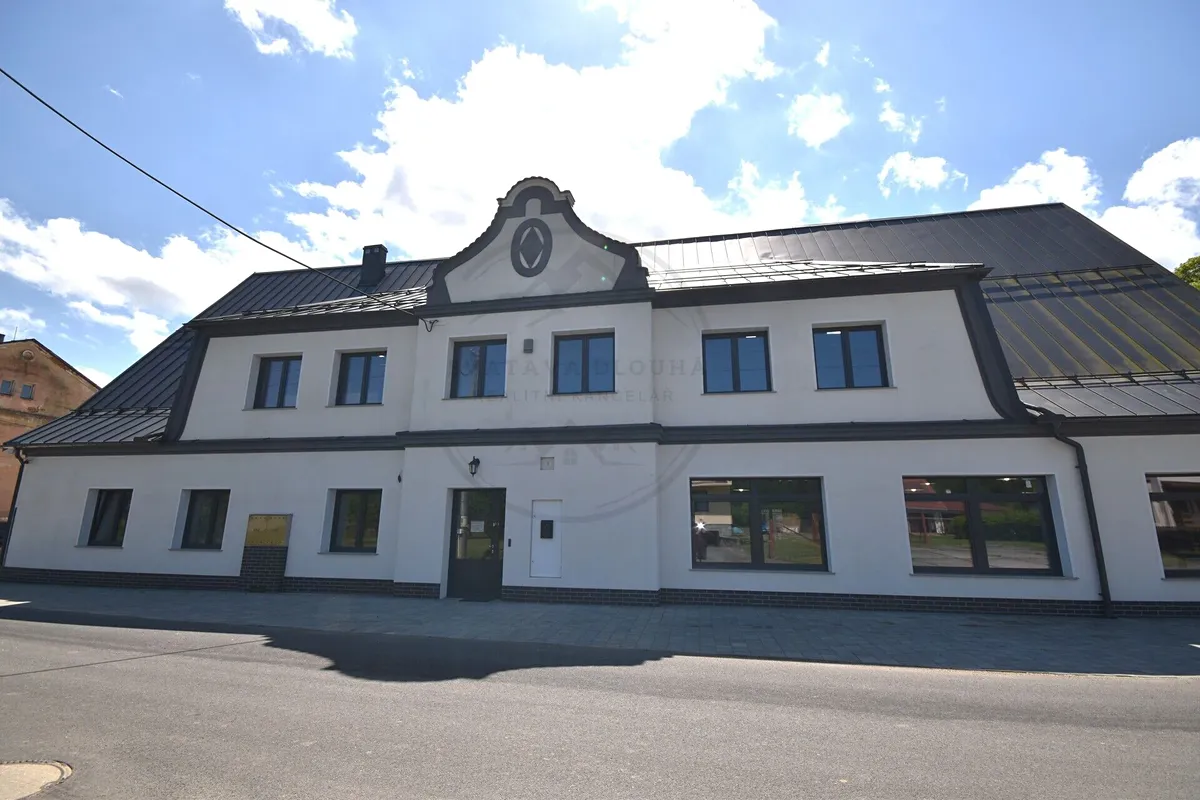 Prodej rodinného domu 417 m², pozemek 7108 m²