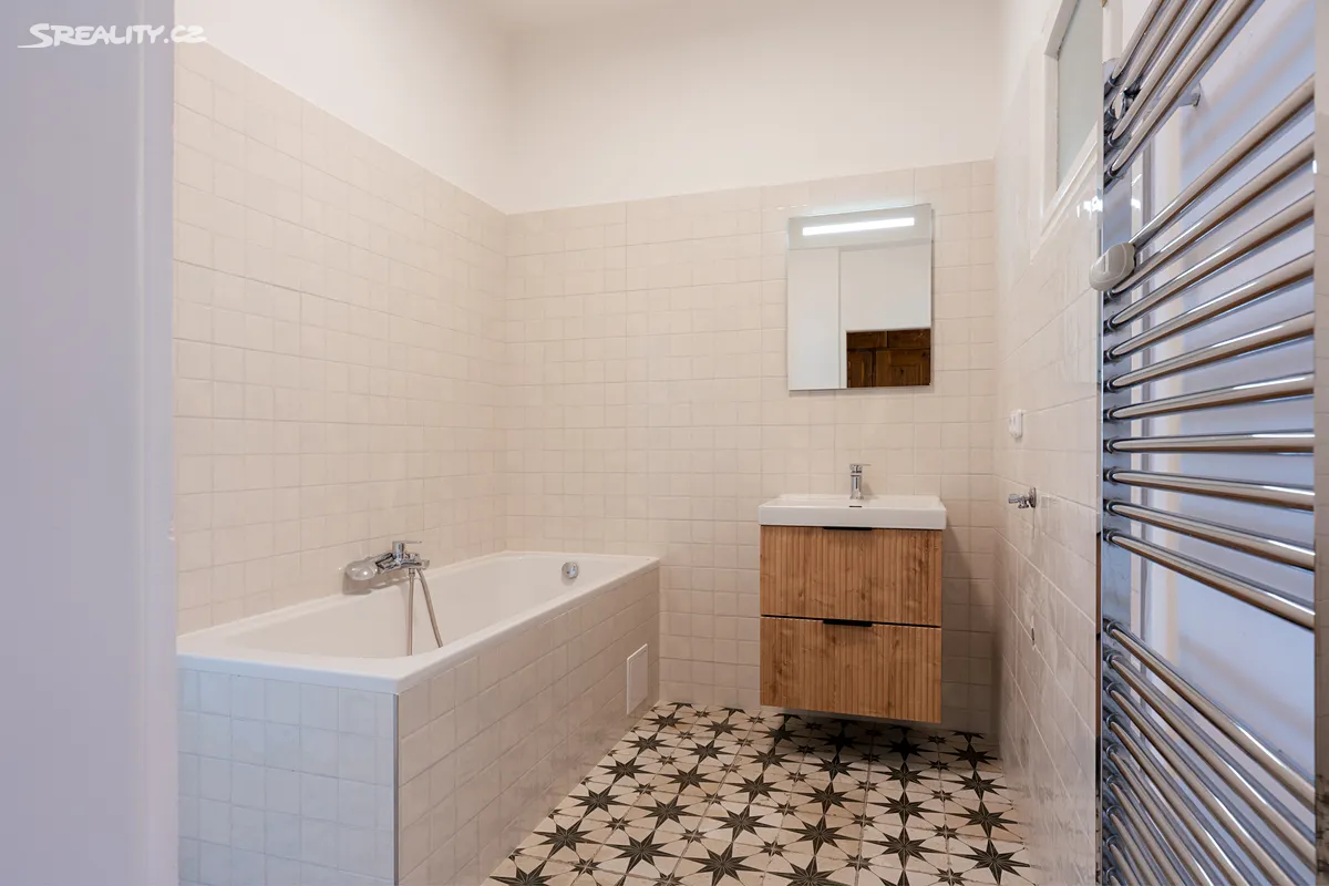 Pronájem bytu 4+kk 111 m² – pohled 3