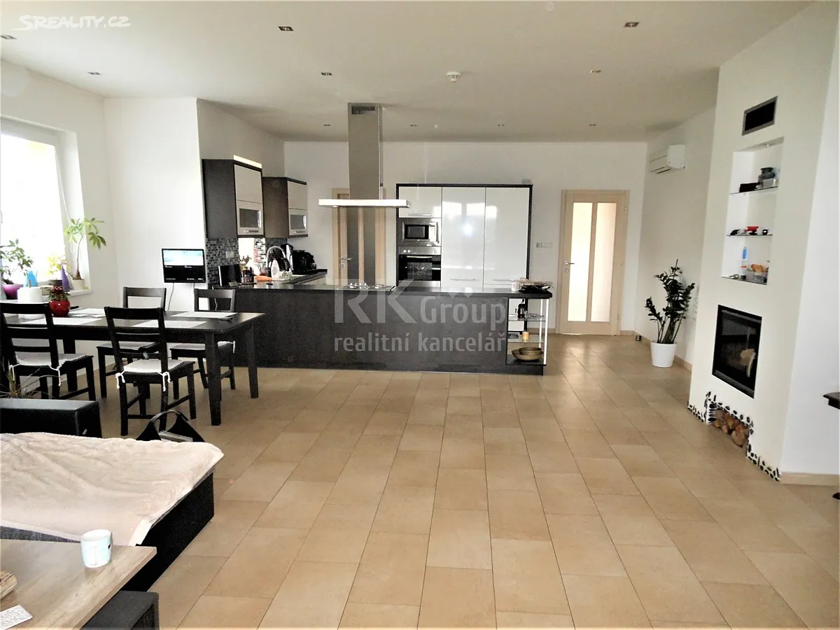 Pronájem rodinného domu 161 m², pozemek 671 m² – pohled 3