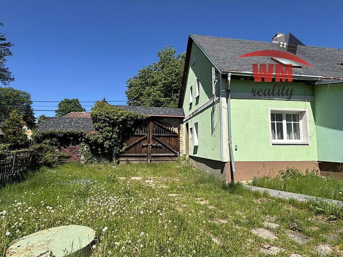 Prodej rodinného domu 200 m², pozemek 880 m² – fotografie 2
