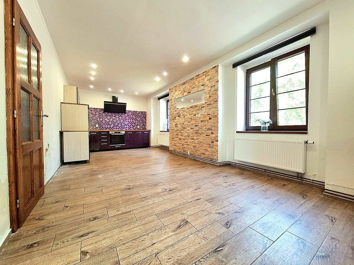 Prodej rodinného domu 500 m², pozemek 3140 m²