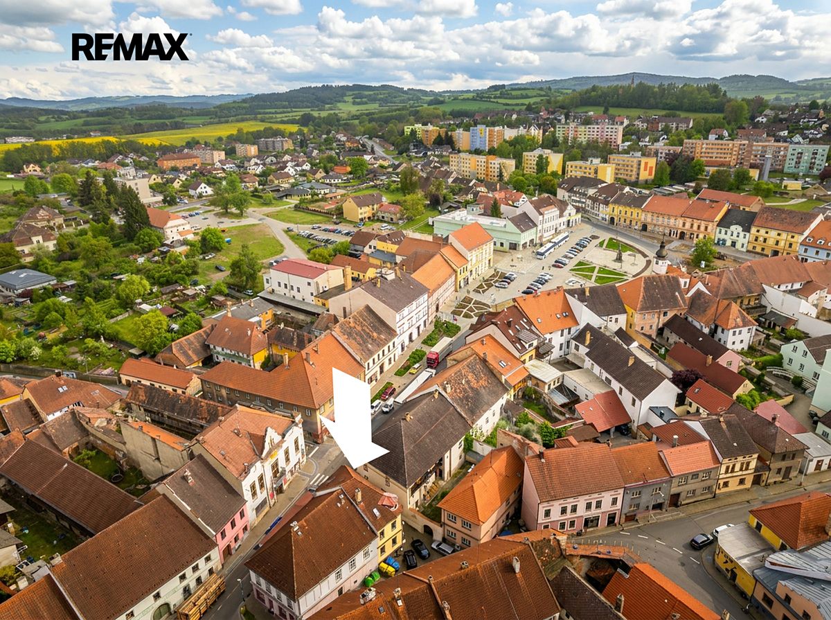 Prodej rodinného domu 290 m², pozemek 111 m² – fotografie 3