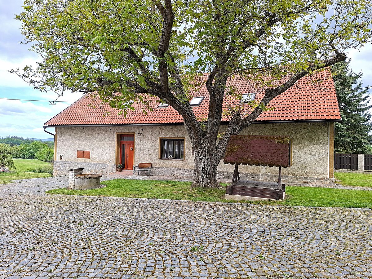 Prodej vícegeneračního domu 310 m², pozemek 5983 m² – fotografie 4