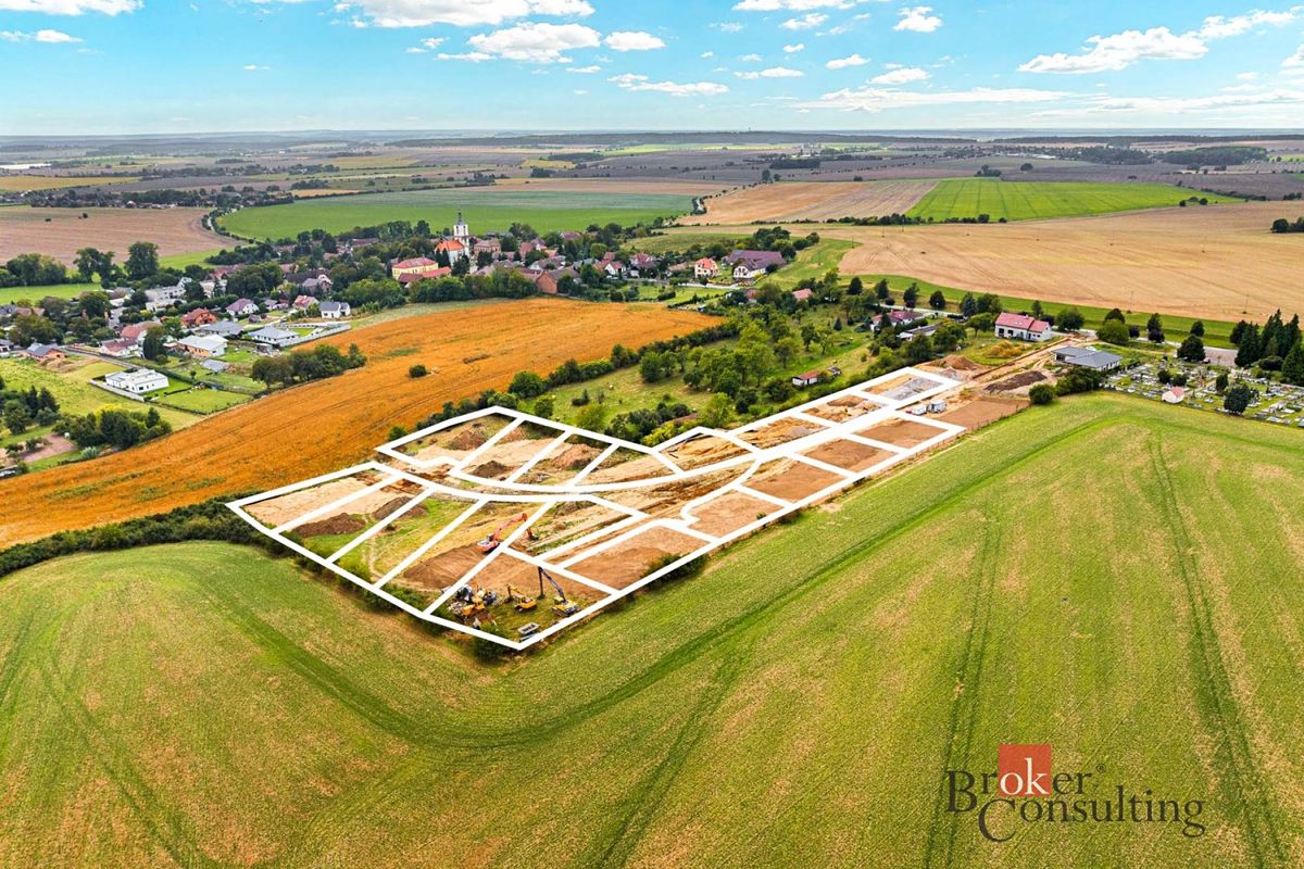 Prodej stavebního pozemku 902 m² – fotografie 2