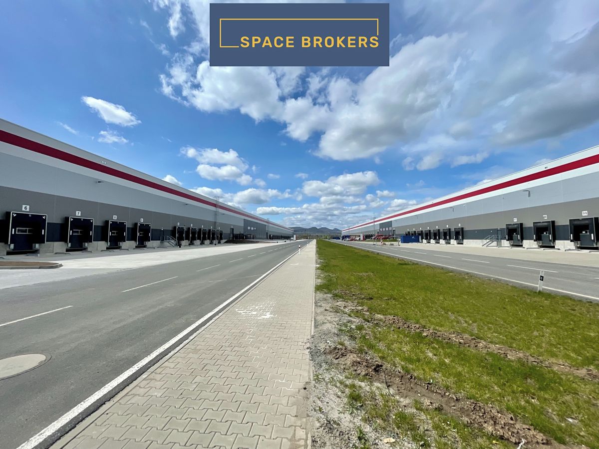 Pronájem skladového prostoru 6418 m² – fotografie 2
