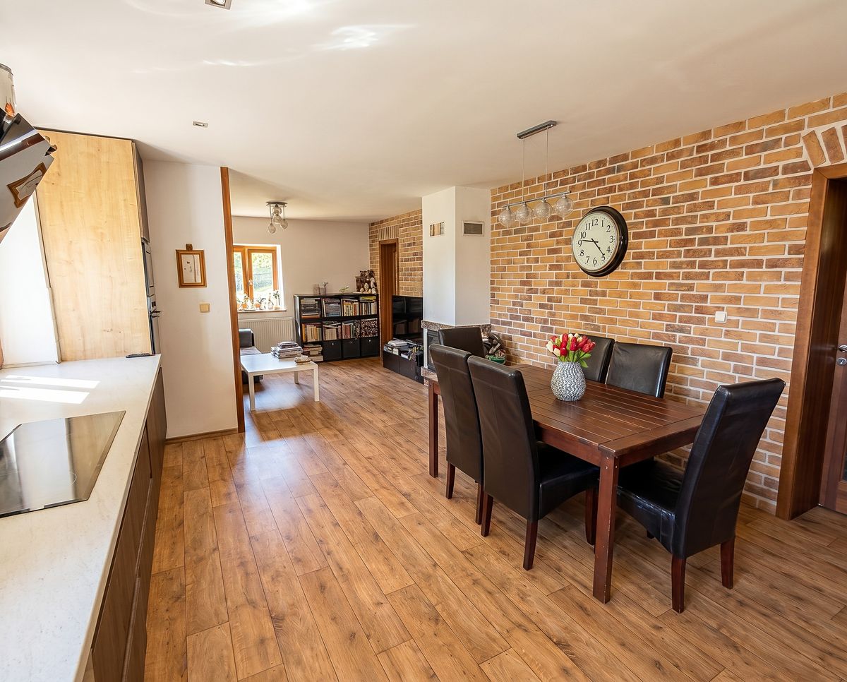 Prodej rodinného domu 240 m², pozemek 2680 m² – fotografie 5