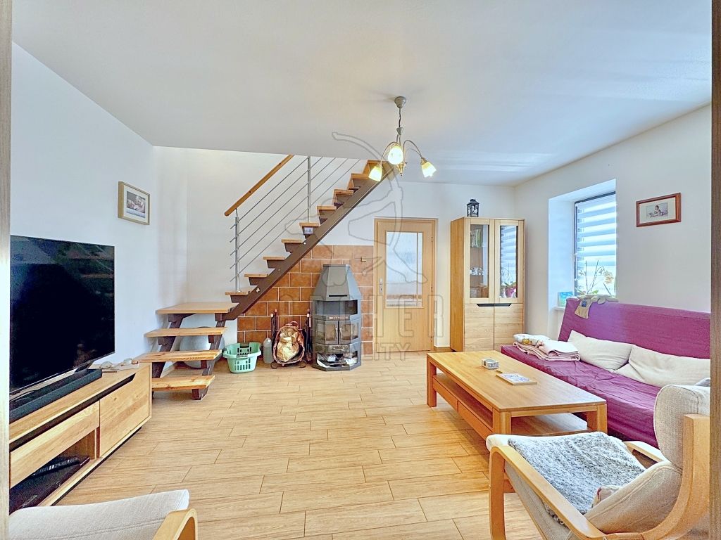 Prodej rodinného domu 159 m², pozemek 1110 m² – fotografie 2