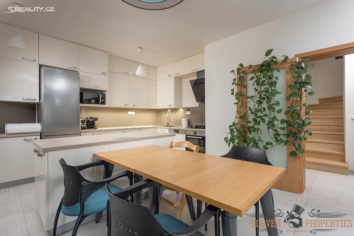 Prodej rodinného domu 260 m², pozemek 359 m² – další