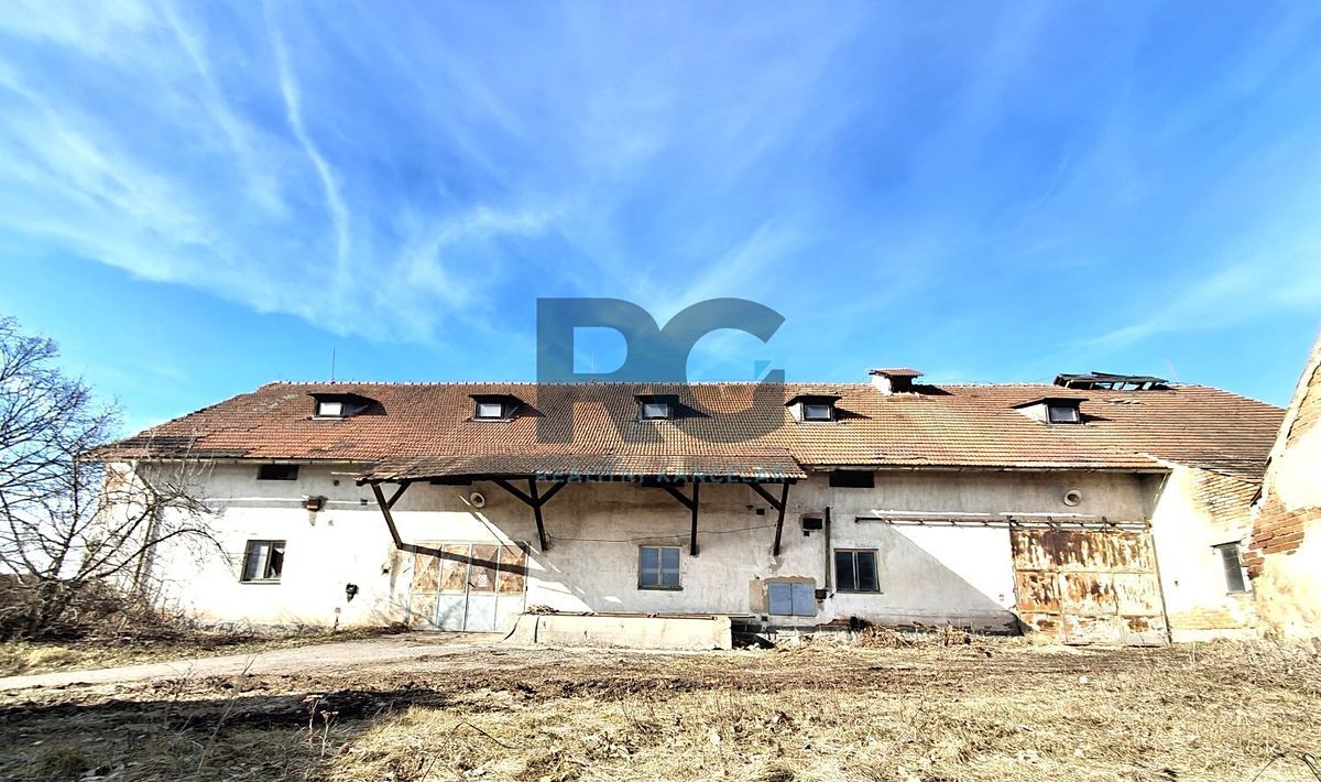 Prodej rodinného domu 989 m², pozemek 1202 m² – fotografie 4