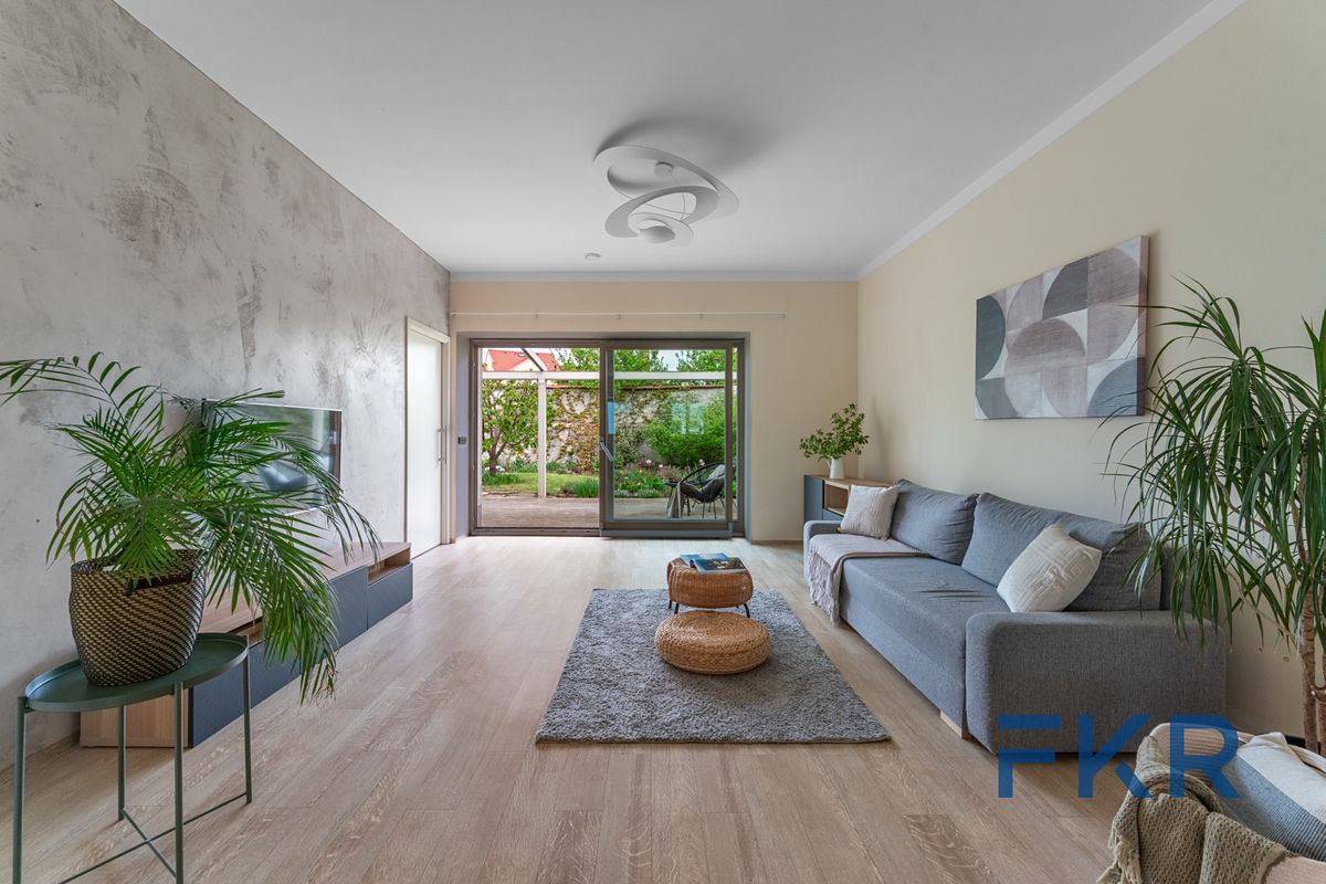 Prodej rodinného domu 190 m², pozemek 261 m² – fotografie 2