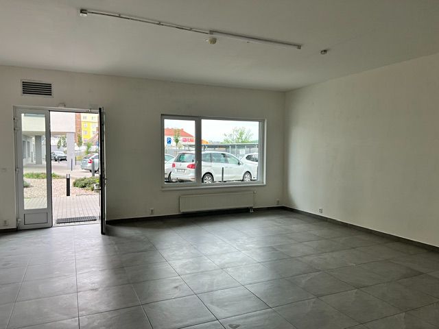 Prodej obchodního prostoru 55 m² – fotografie 2