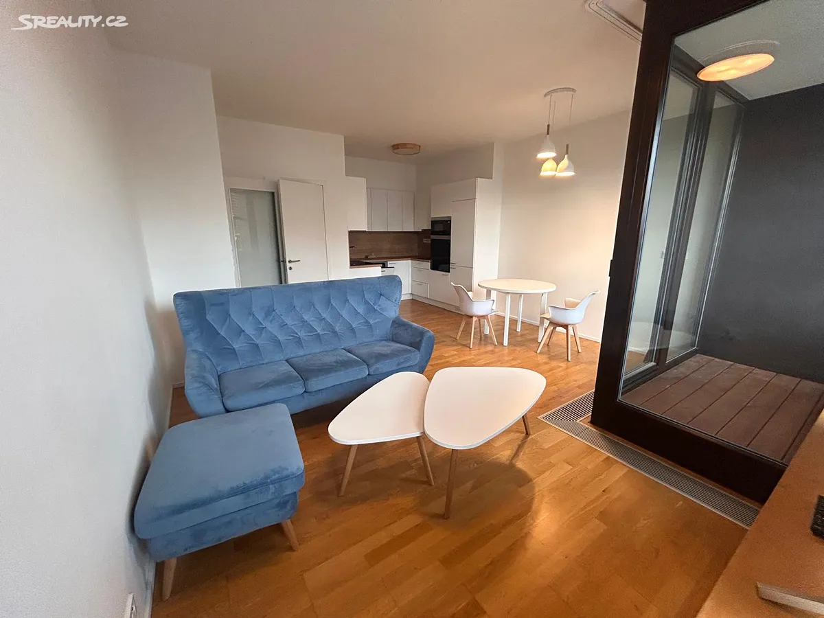Pronájem bytu 2+kk 53 m² – pohled 2