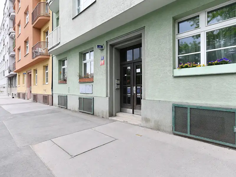 Prodej kanceláře 52 m², Praha – náhled fotky 1