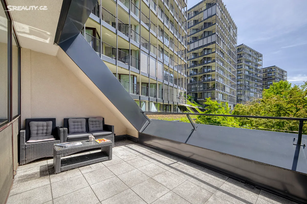 Prodej bytu 2+kk 67 m² – pohled 2