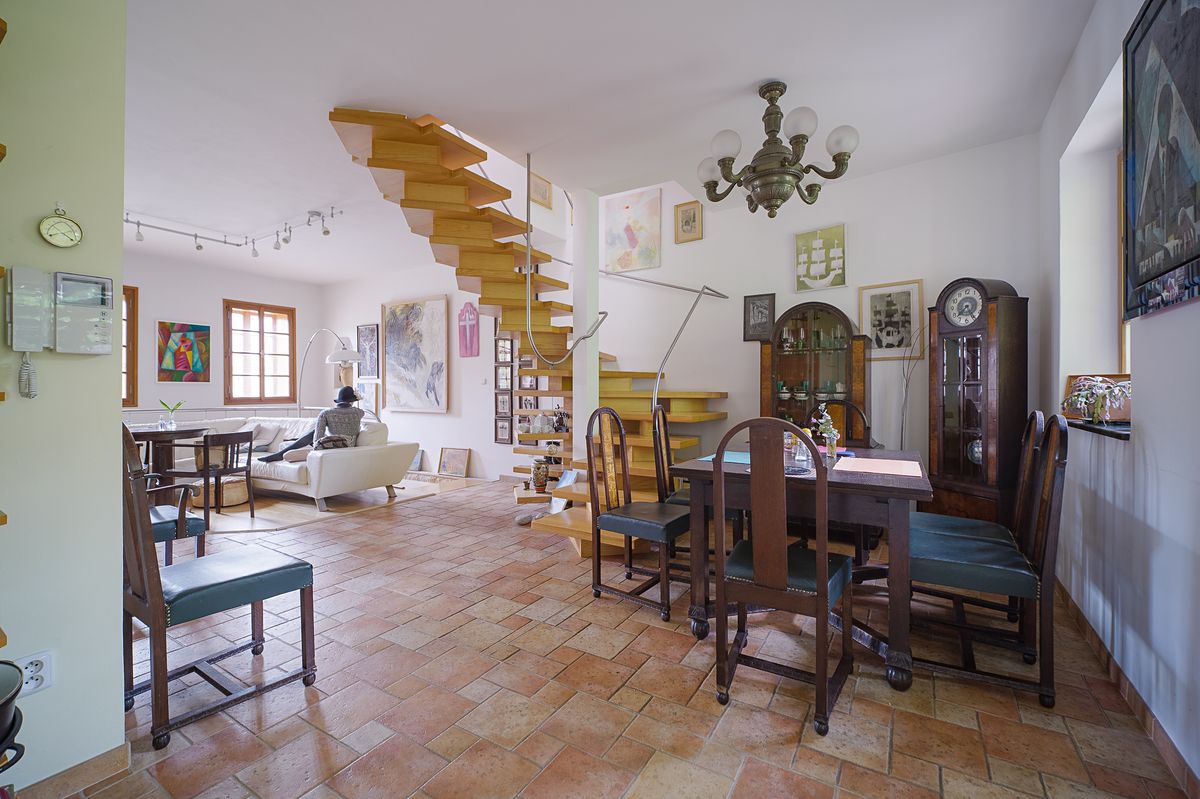 Prodej rodinného domu 238 m², pozemek 180 m² – fotografie 4