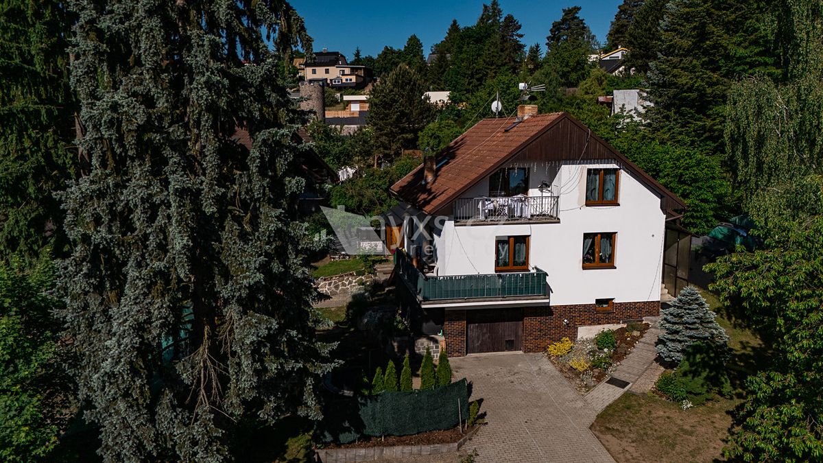 Prodej rodinného domu 220 m², pozemek 906 m²