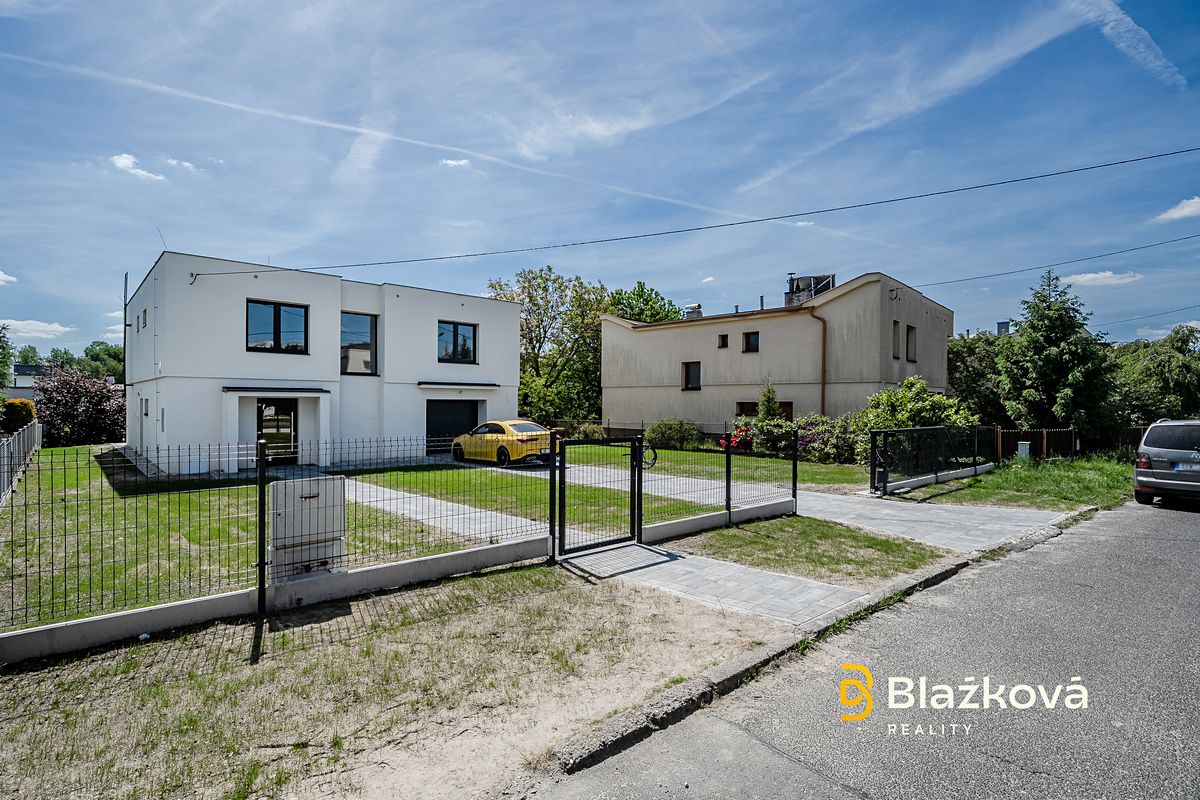 Prodej rodinného domu 278 m², pozemek 623 m² – fotografie 2