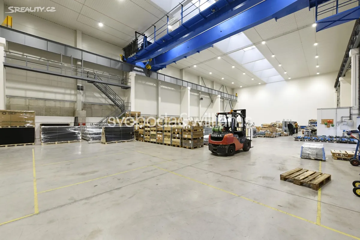 Pronájem výrobní haly, prostoru 1380 m²