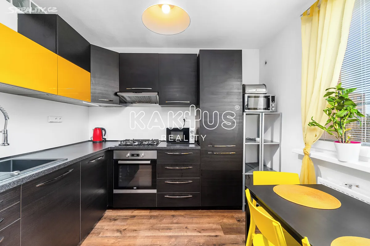 Pronájem bytu 2+1 56 m² – pohled 5