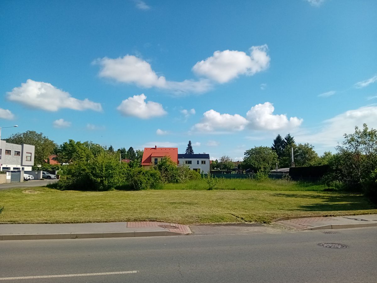 Prodej stavebního pozemku 889 m² – fotografie 4