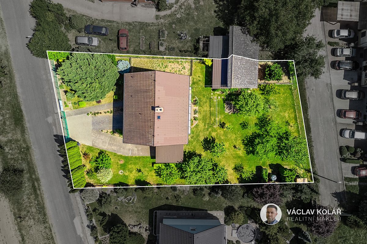 Prodej rodinného domu 310 m², pozemek 1096 m² – fotografie 2