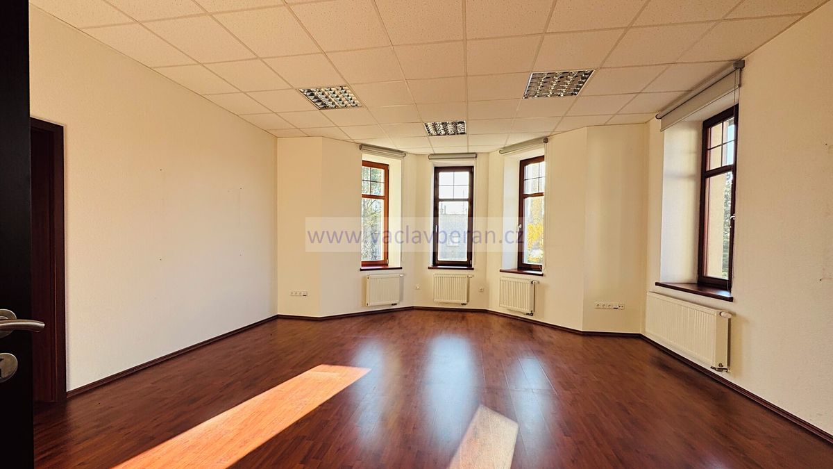 Prodej rodinného domu 650 m², pozemek 3071 m² – fotografie 3