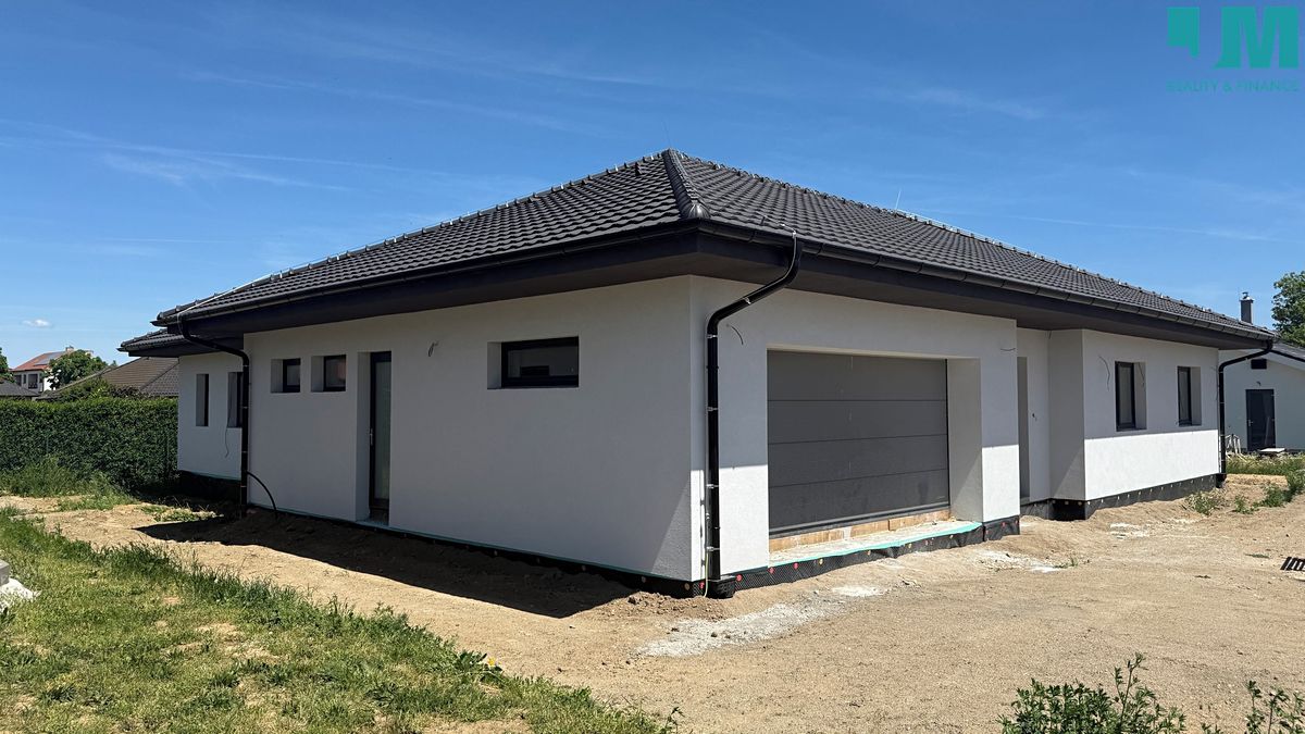 Prodej rodinného domu 228 m², pozemek 899 m² – fotografie 3