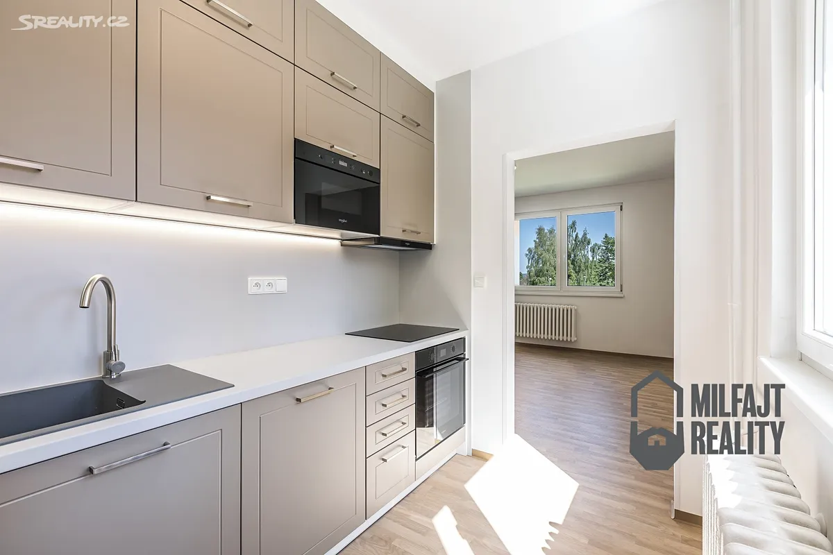 Pronájem bytu 4+1 82 m², Dobiášova