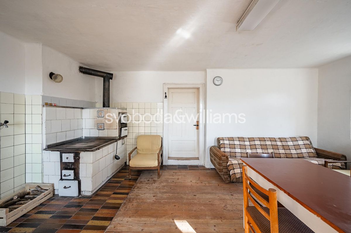 Prodej rodinného domu 450 m², pozemek 1304 m² – fotografie 2