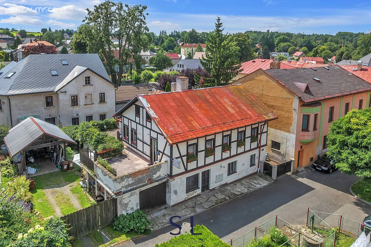 Prodej rodinného domu 180 m², pozemek 636 m²