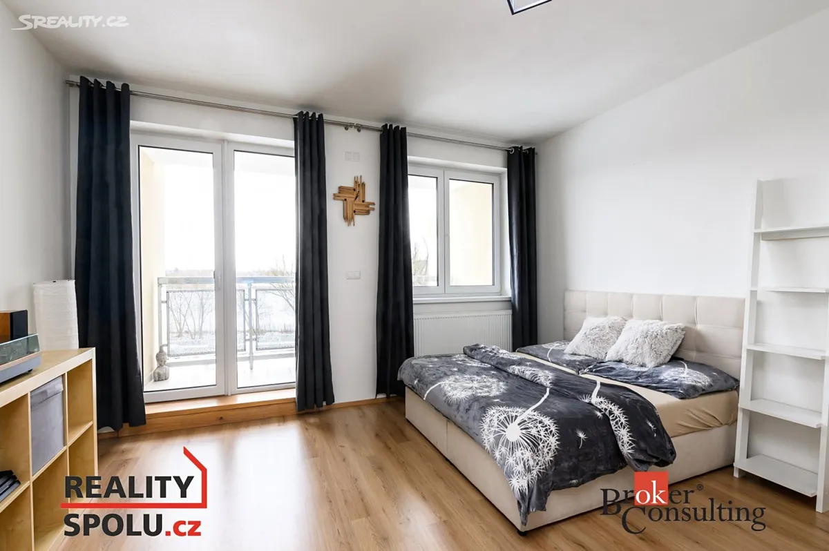 Pronájem bytu 1+kk 50 m² – pohled 2