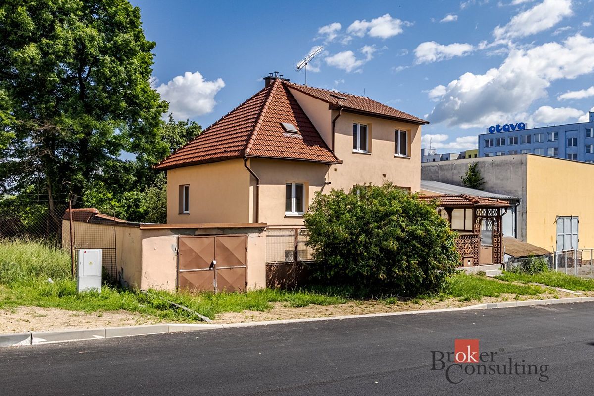 Prodej rodinného domu 148 m², pozemek 682 m² – fotografie 2