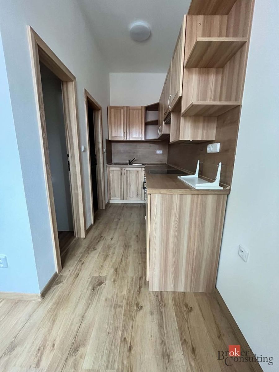 Pronájem bytu 2+kk 45 m² – fotografie 3