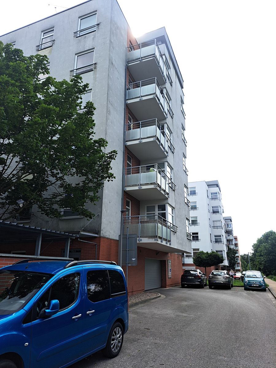 Pronájem garážového stání 10 m²