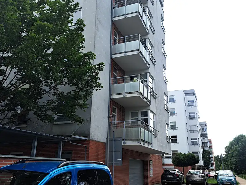 Pronájem garážového stání 10 m², Hradec Králové – náhled fotky 1