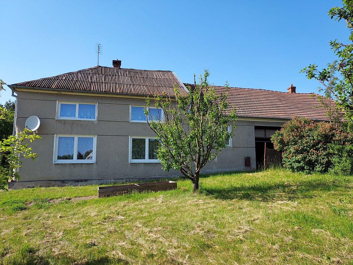 Prodej rodinného domu 250 m², pozemek 2219 m²
