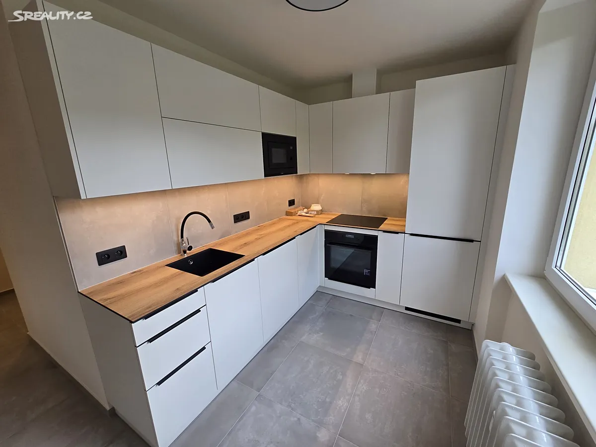 Pronájem bytu 2+1 52 m², Generála Píky