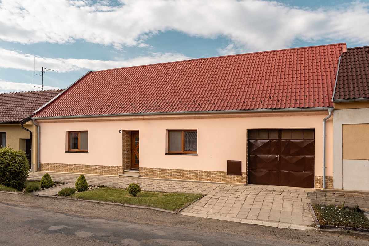 Prodej rodinného domu 200 m², pozemek 1330 m²