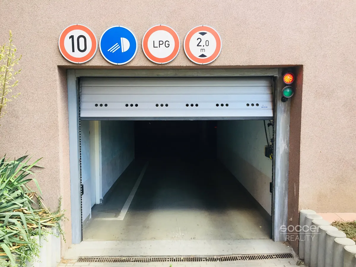 Pronájem garážového stání 15 m²