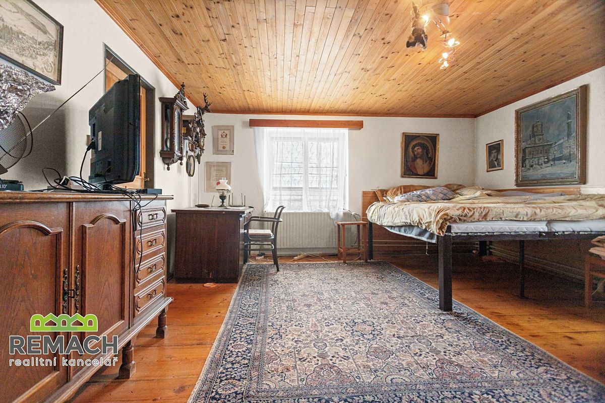 Prodej rodinného domu 260 m², pozemek 1743 m² – fotografie 3