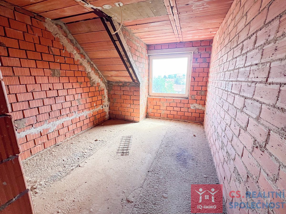 Prodej rodinného domu 233 m², pozemek 1320 m² – fotografie 5