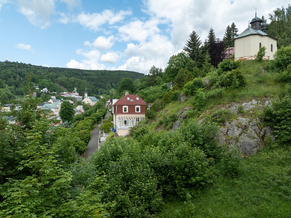 Prodej vily 300 m², pozemek 801 m² – fotografie 2